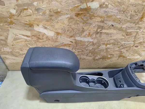 Reposabrazos consola central FIESTA MK7 LIFT OEM image 8