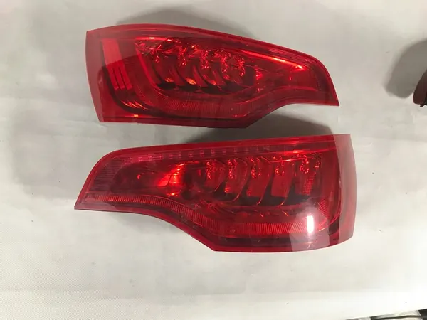 LUZ TRASERA DERECHA LED AUDI Q7 LIFT 4L0945093 image 2