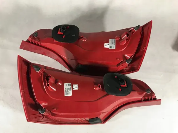 LUZ TRASERA DERECHA LED AUDI Q7 LIFT 4L0945093 image 3