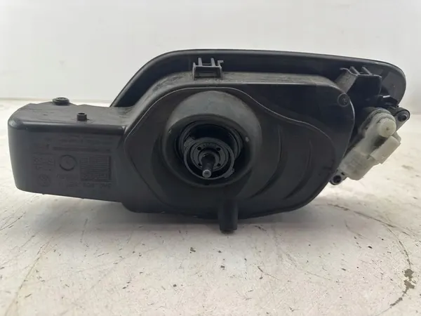 Volkswagen Golf VIII 2023 Bränsletanklock image 8