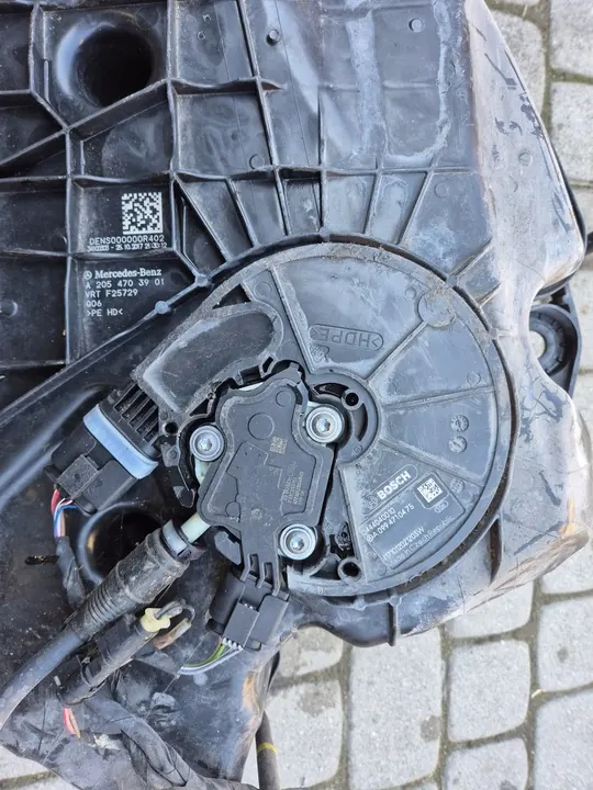 MERCEDES C CLASS W205 ADBLUE TANK OEM A2054703901 image 3