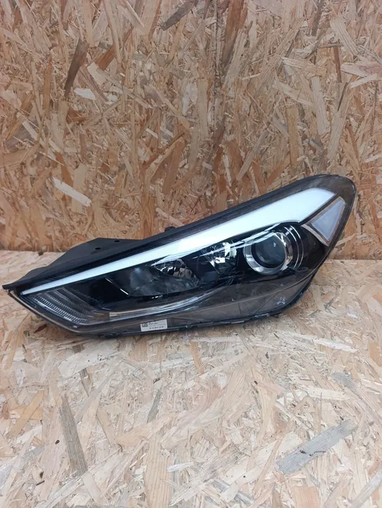 Farol esquerdo Hyundai Tucson III 2018 - OEM: MNJKO image 1