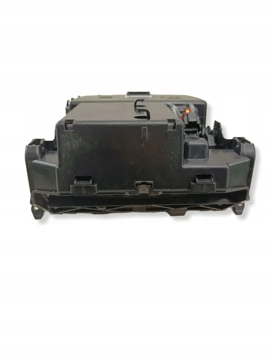 Pieza interior Mercedes-Benz GLC OEM A2056803012 image 4
