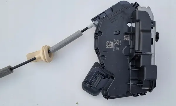 Fram höger dörrlås Audi Q4 e-tron image 3