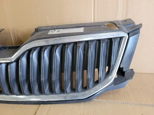 Skoda OE Grille Front 5E0853653 image 2