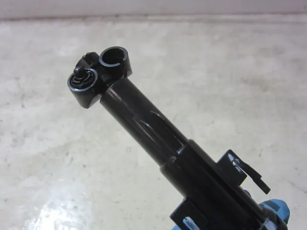 Buse de lave-phare gauche BMW OEM 7357001 image 4