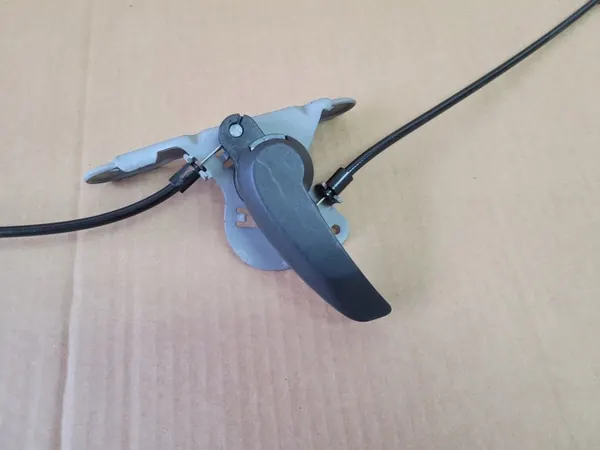 Câble d'ouverture capot OEM 3J0823529A pour VW Passat B9 image 4