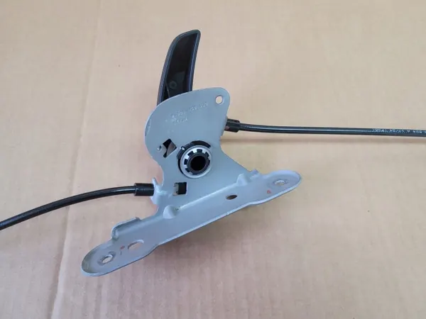 Câble d'ouverture capot OEM 3J0823529A pour VW Passat B9 image 5