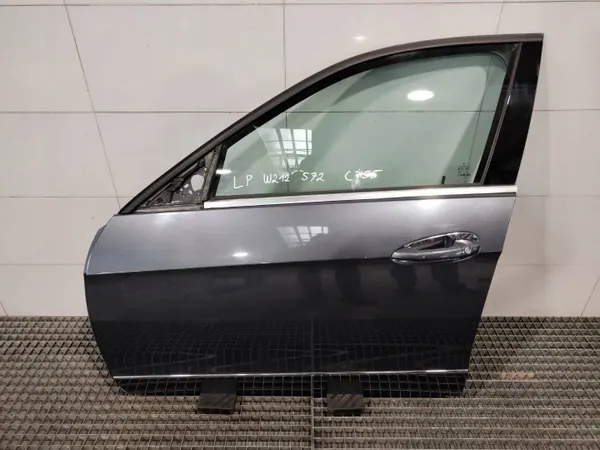 Porta dianteira esquerda OEM AOP45940 para Mercedes Classe E W212 image 2