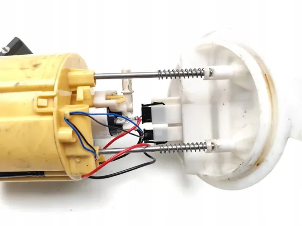 Mercedes-Benz Bränslepump OEM A2124700194 - Begagnad image 5