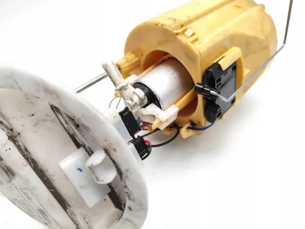 Mercedes-Benz Bränslepump OEM A2124700194 - Begagnad image 6