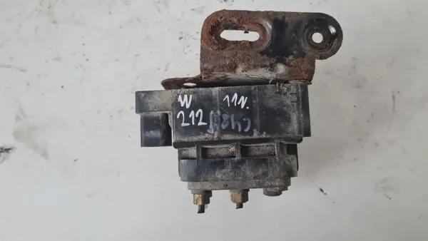 Mercedes Airmatic Ventil A2513200058 - Gebraucht OE image 6