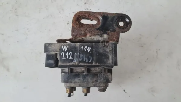 Mercedes Airmatic Ventil A2513200058 - Gebraucht OE image 7