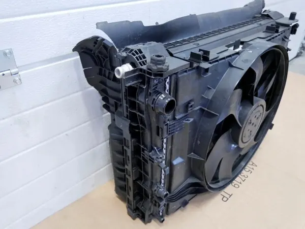 Mercedes E220D W213 Jäähdytinpuhallin OEM image 4