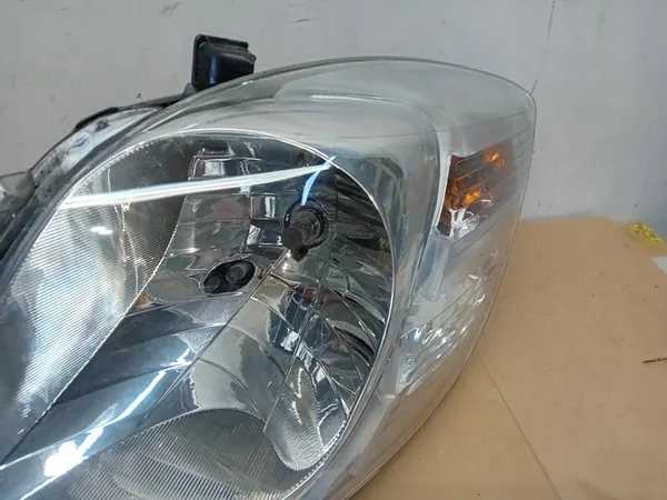 Faros delanteros derecho Valeo 81130-0D120 Toyota Yaris II image 2