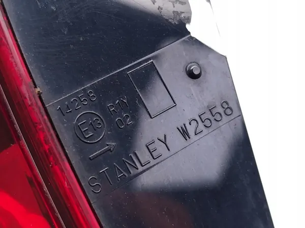 Mitsubishi Outlander Bakluckslampa Höger 2015 image 9