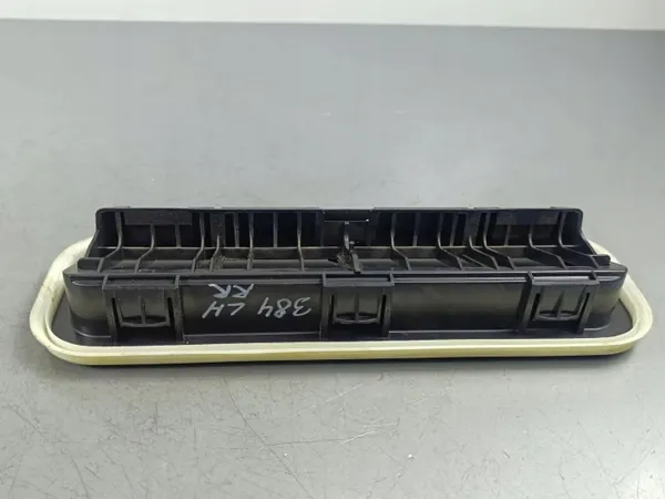 Grille d'aération Kia EV6 OEM FOB41285 - État utilisé image 4