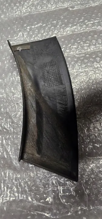Faixa para-choques traseira direita OEM 8201713085 Dacia Duster II image 3