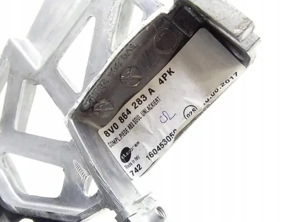 Reposabrazos Audi A3 8V OEM 8V0864283A - Usado image 9