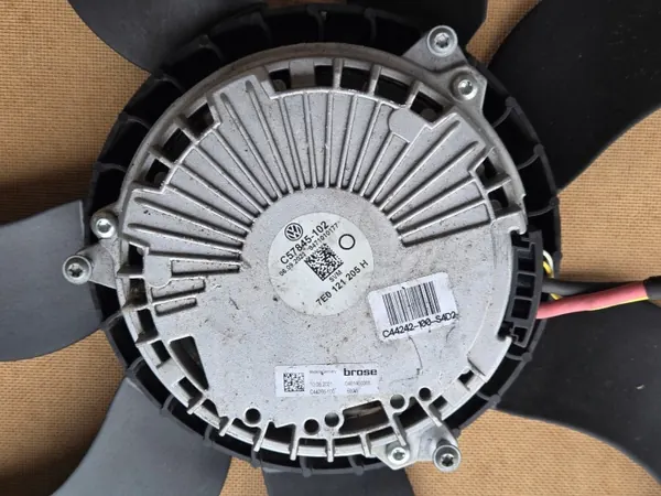 Aspa de ventilador VW T6 OEM 7E0121205H - Usado image 3
