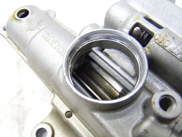 Pompe à huile Volvo OEM 31330979 pour S60 V60 XC70 image 5