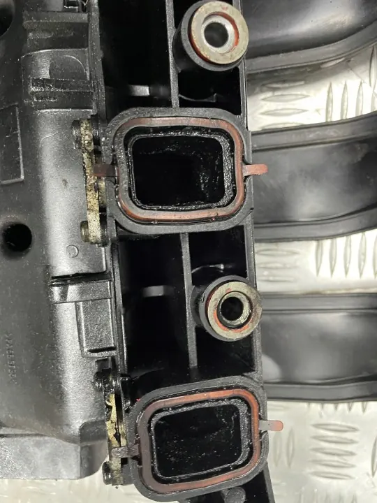 Colector de admisión BMW OE para E60 2.0D - Usado image 8