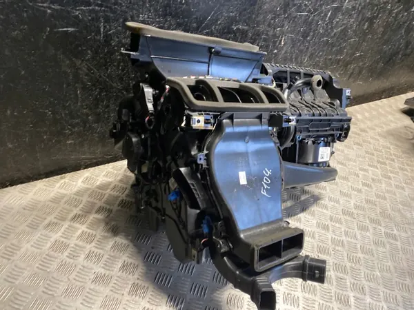 Volvo Puhallinkotelo OEM 32130491 XC40 2020 image 3