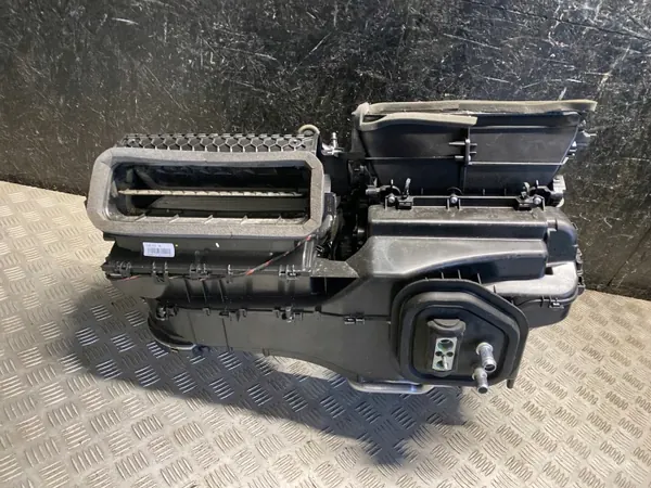 Volvo Puhallinkotelo OEM 32130491 XC40 2020 image 4