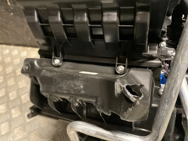 Volvo Puhallinkotelo OEM 32130491 XC40 2020 image 5