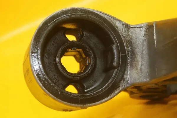 Supporto braccio anteriore destro VW Polo IV 6Q0199294D image 10