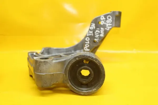 Supporto braccio anteriore destro VW Polo IV 6Q0199294D image 4