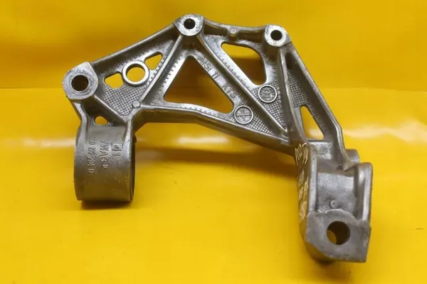 Supporto braccio anteriore destro VW Polo IV 6Q0199294D image 7