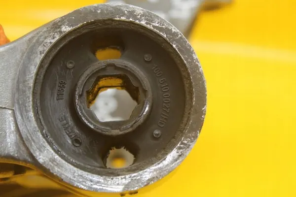 Supporto braccio anteriore destro VW Polo IV 6Q0199294D image 9