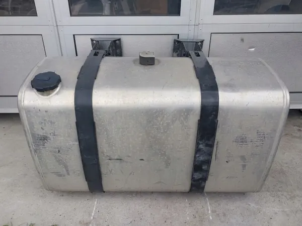 Brandstoftank Volvo OE 21516449 - Gebruikt image 2