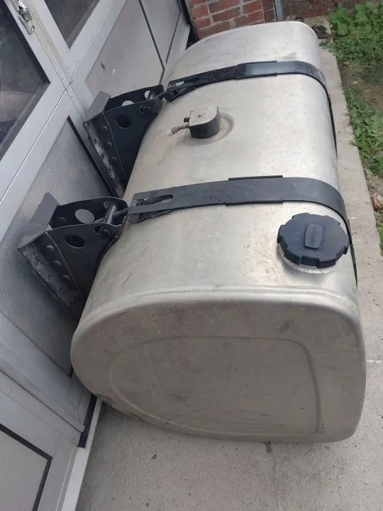 Brandstoftank Volvo OE 21516449 - Gebruikt image 3