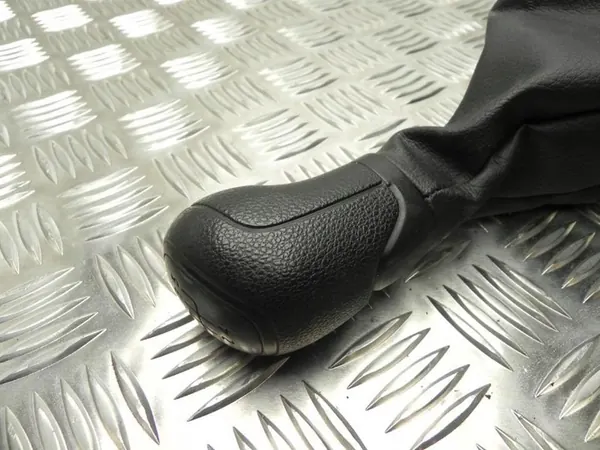 Vaihdekeppi Škoda OCTAVIA III 2013 image 4