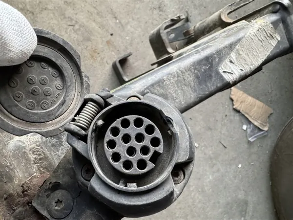Barre de Remorquage OEM HAK HOLOWNICZY Renault Master IV image 8