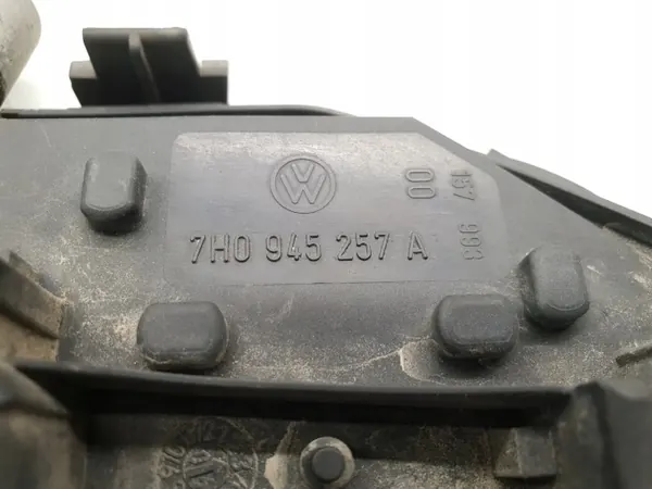 Douille Ampoule Arrière Gauche VW Transporter OEM 7H0945257A image 5