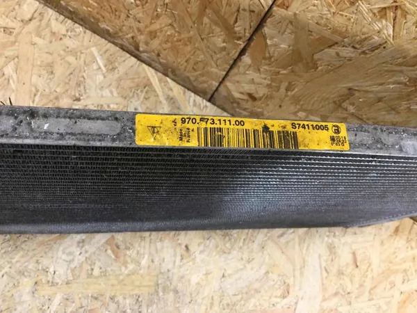 Porsche Panamera 970 AC-kondensaattori image 3