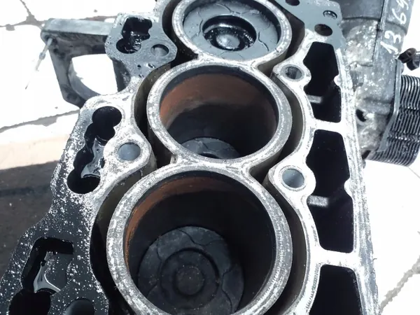 Citroen C5 Moottorilohko OEM 10JB37 - Käytetty image 3