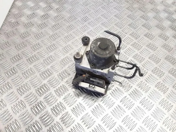 Pompe ABS d'occasion OEM 4370739 pour Mazda 6 Estate 2.0L image 2