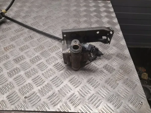 Audi Q7 4L 2013 Handbrake Lever OEM 7L0721556B image 4