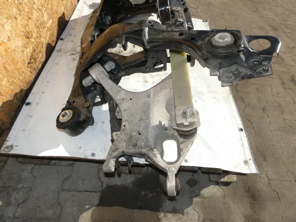 Conjunto viga suspensión trasera OEM 32315255 Volvo image 5