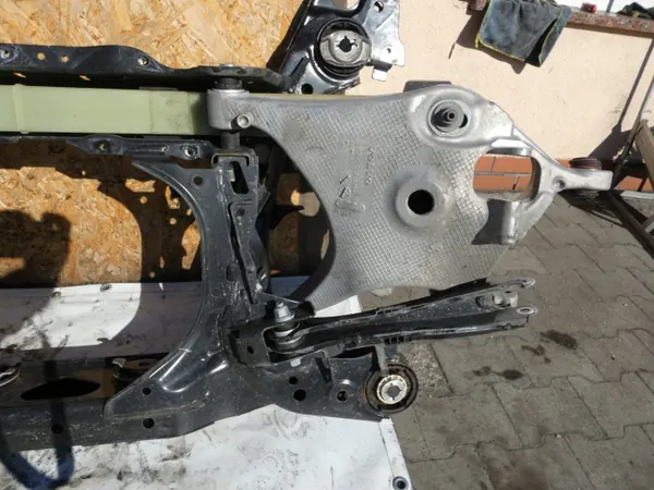 Conjunto viga suspensión trasera OEM 32315255 Volvo image 7
