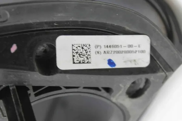 Tankklappe Tesla Model 3 OEM 147660800B - Gebraucht image 5