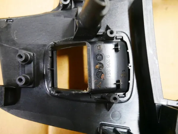 BMW F10 F11 Keskikonsolin Peite OEM 9171556 image 4