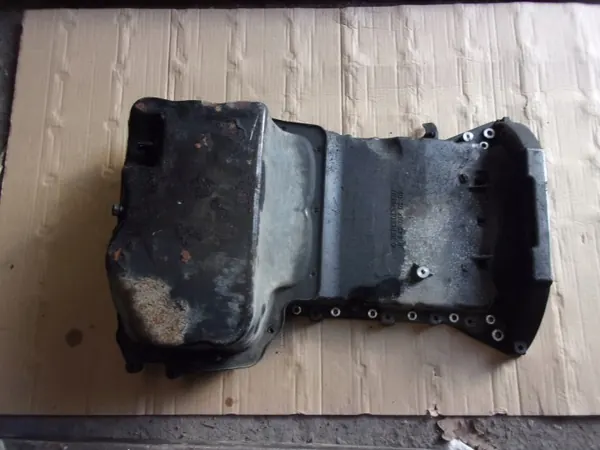 Öljypohjan kansi OEM R64201401021 Chrysler 300C:lle image 2