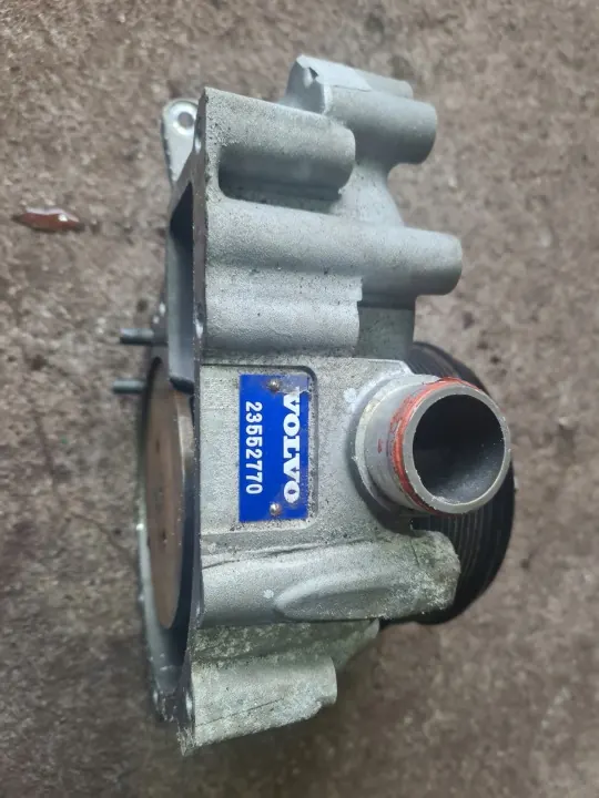 Poulie de pompe à eau OEM 23552770 pour Volvo FL D8K image 3