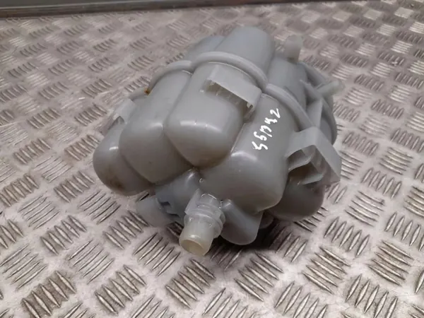 Audi OE 8W1121405F Expansionsbehållare Begagnad image 4