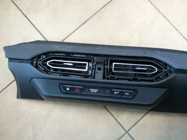 OEM 683102674R Garniture Console Dacia Sandero III image 3